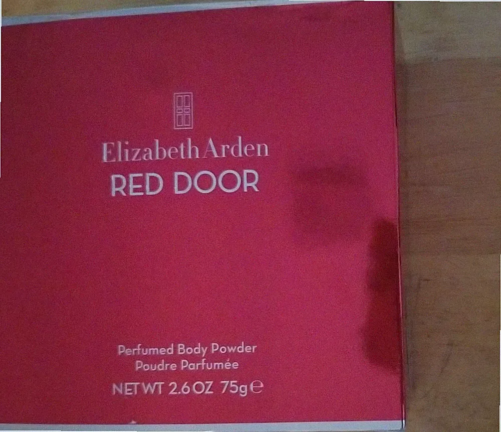 RED DOOR by Elizabeth Arden 2.6 OZ PERFUMED BODY POWDER, NEW in Box