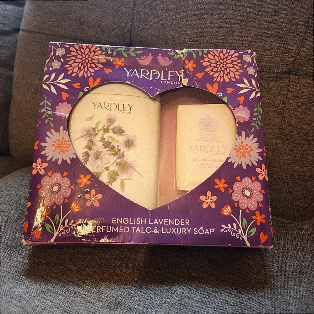 Vintage Yardley English Lavender Perfumed Talc and Luxury Soap Gift Set